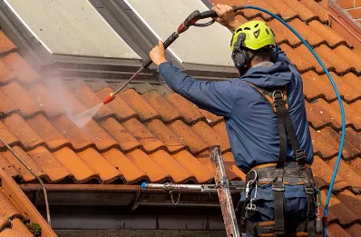 Démoussage et hydrofuge de toiture à Reilhanette
